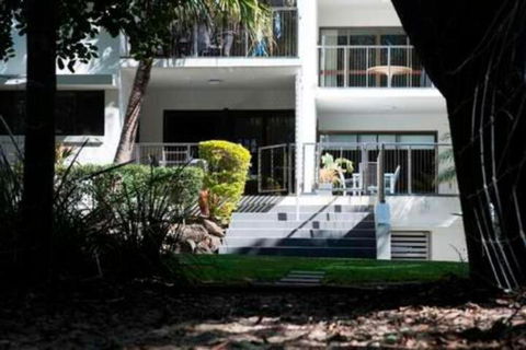 Absolute Beachfront Mooloolaba - YWait Travel 0
