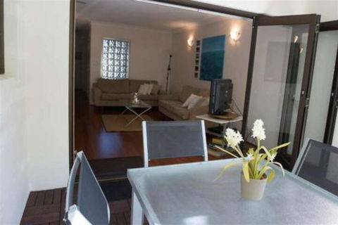 Absolute Beachfront Mooloolaba - YWait Travel 2