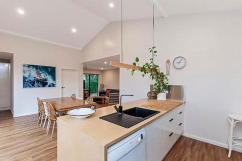 Thunder Point Cottage - Victoria Tourism 2