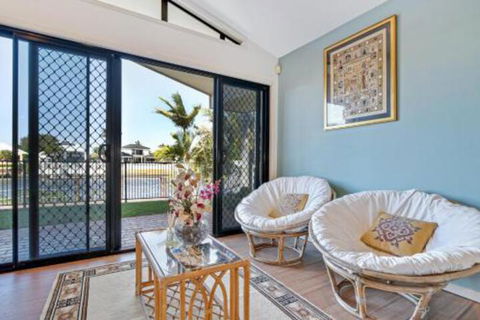 Beautiful Waterfront Home CHELSEA - Accommodation Find 5