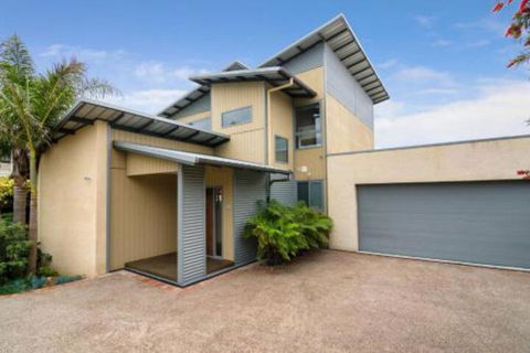 PIER 55 DROMANA... - Accommodation Sunshine Coast 4
