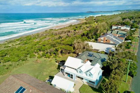 Middle Rock Beach House Beach Front Lake Cathie - WA Accommodation 7