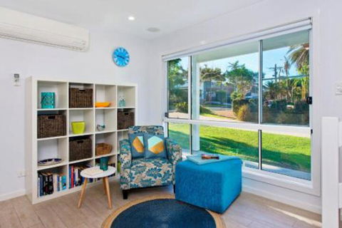Middle Rock Beach House Beach Front Lake Cathie - WA Accommodation 5