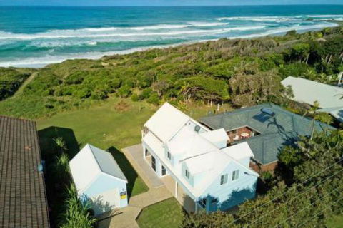 Middle Rock Beach House Beach Front Lake Cathie - WA Accommodation 3