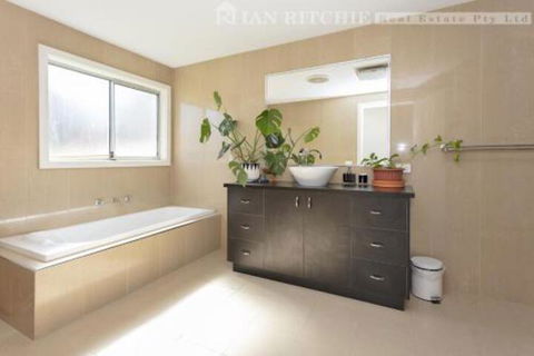 Marilyns Place: Private + Spacious + Central - Lightning Ridge Tourism 6