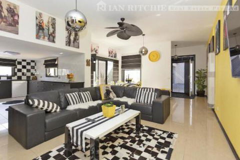 Marilyns Place: Private + Spacious + Central - Lightning Ridge Tourism 0