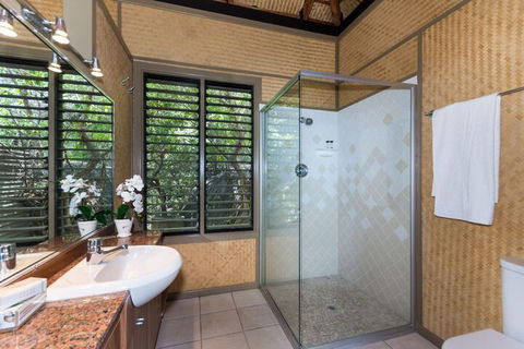 Absolute Beachfront - Whitsundays Tourism 6