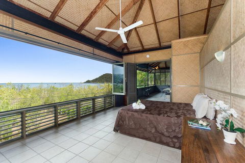 Absolute Beachfront - Whitsundays Tourism 3