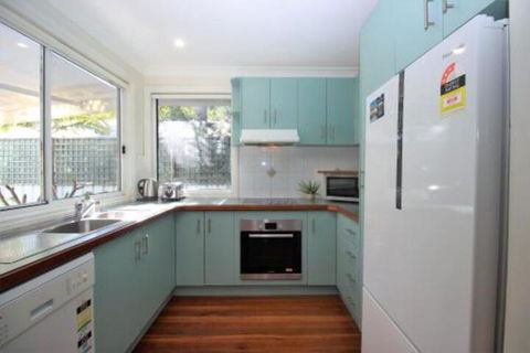 MAGIC BEACH HOUSE PET FRIENDLY - Accommodation Airlie Beach 4