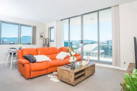 Spacious Central Apartment Walking Distance To Beach - Accommodation Tasmania 0