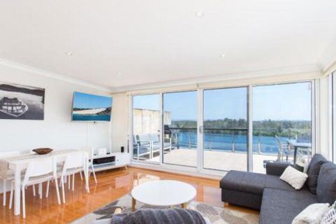 Regatta 19 - Accommodation Sunshine Coast 0