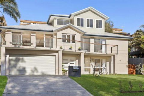 Luxurious Lake Front Long Jetty - Accommodation Newcastle 0