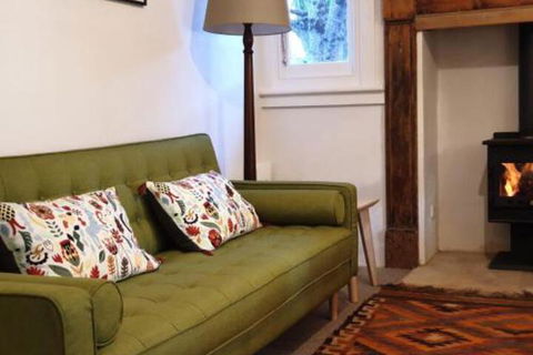 Redruth 2 Bedroom Cottage Situated In Wandiligong - Accommodation Yamba 5