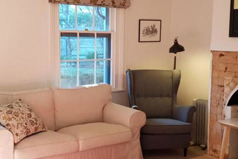 Redruth 2 Bedroom Cottage Situated In Wandiligong - Accommodation Yamba 2