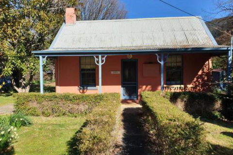 Redruth 2 Bedroom Cottage Situated In Wandiligong - Accommodation Yamba 0