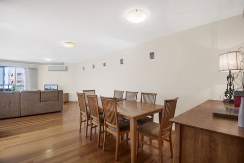 Breakwater Views Apartments - Holiday Melbourne 6