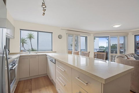 Breakwater Views Apartments - Holiday Melbourne 3