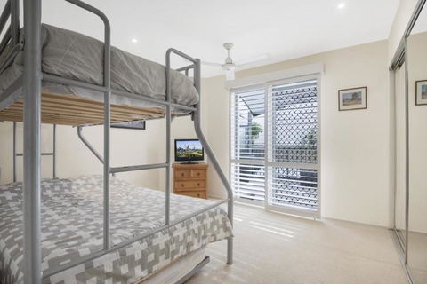 Breakwater Views Apartments - Holiday Melbourne 1