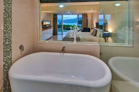 Bella Vista East 3 Luxury Ocean Views Large Flat Grassed Area + Buggy - Lightning Ridge Tourism 3