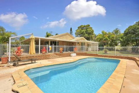 Hook Wine & Sinker Hervey Bay - Accommodation Newcastle 0