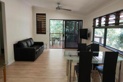 Rainforest Retreat - Accommodation Newcastle 3