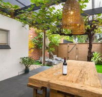 Blackbird at Arlos The heart of Glenelg Wifi - Yamba Accommodation