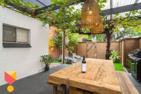 Blackbird At Arlos The Heart Of Glenelg Wifi - Wagga Wagga Accommodation 0