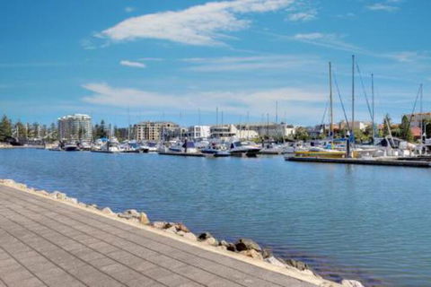 Stylish Comfortable 2 Bdrm Glenelg North - Yamba Accommodation 2