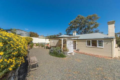 Captain Roddas Cottage - Kingaroy Accommodation 2