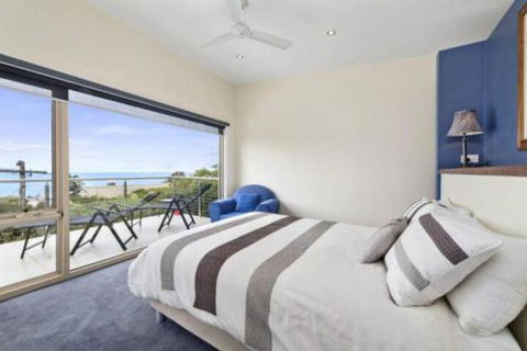 SEA SPECTACULAR Seconds From The Beach! - Victoria Tourism 3