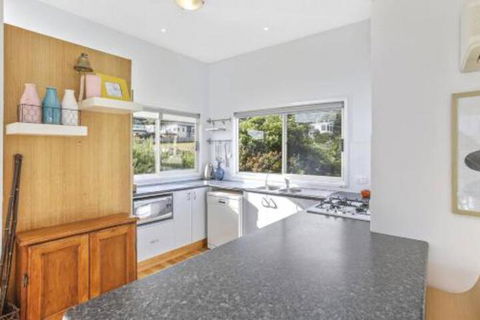 SEAVIEW Ocean Views From A Modern Townhouse - Victoria Tourism 5