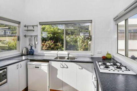 SEAVIEW Ocean Views From A Modern Townhouse - Victoria Tourism 2