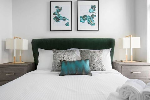 Taste Of Art! Stunning Townhouse Stayatmoonee Ponds - Accommodation Australia 3