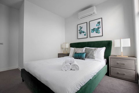 Taste Of Art! Stunning Townhouse Stayatmoonee Ponds - Accommodation Australia 4