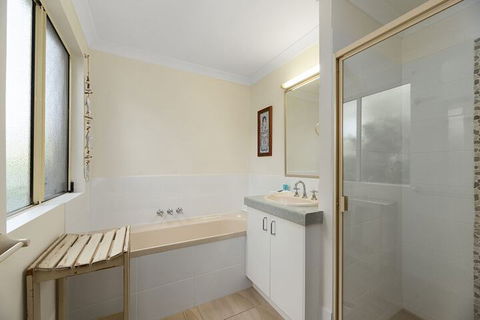 Fabulous Pet Friendly Family Home - 3 Carribean Court - Accommodation Perth 2