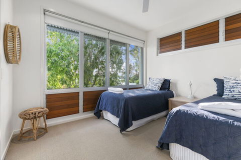 Sunshine Beach Self Contained Unit Beach Views Unit 2 Elouera 44 Elanda Street - Accommodation Newcastle 3