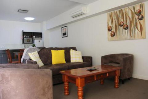 Hibernian Hotel - Holiday Melbourne 6