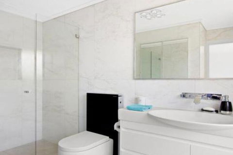 Karelda Absolute Waterfront Pet Friendly Property - Victoria Tourism 7