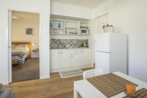 Clyde Studio 53 Mollymook - Accommodation Newcastle 0