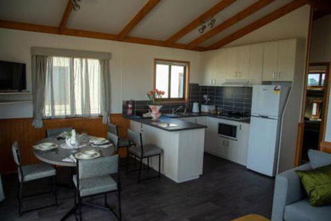 OMARU FARM STAY - Hobart Tourism 3