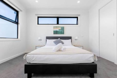 WoW Factor!luxe 4BR Townhouse@glen Waverley - Lightning Ridge Tourism 0