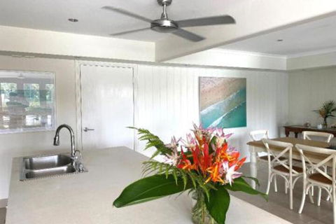 Absolute Lakefront Port Douglas - Accommodation Sunshine Coast 4