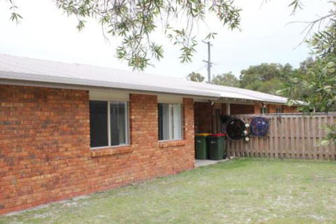2 51 Carlo Road Rainbow Beach Pets Welcome Air Conditioning Walk To The Shops - Accommodation QLD 4