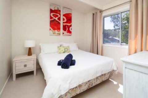 Seaview Getaway - Tourism Townsville 3