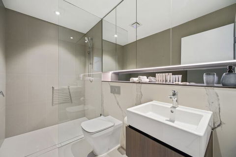 HomeHotel Luxurious High Rise Apt - Accommodation Find 1