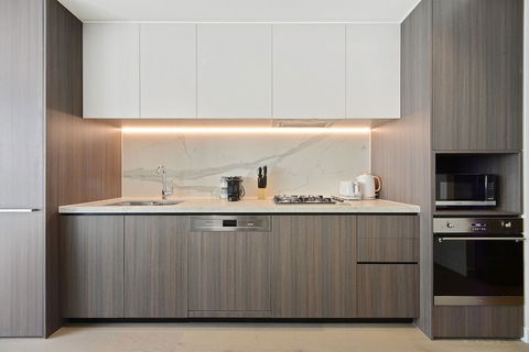 HomeHotel Luxurious High Rise Apt - Accommodation Find 7