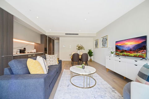 HomeHotel Luxurious High Rise Apt - Accommodation Find 2