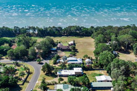 Sandy Feet Retreat Hervey Bay - Holiday Adelaide 4