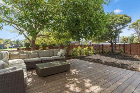 The Heart Of Cosmopolitan Mornington - Hotel Gold Coast 7
