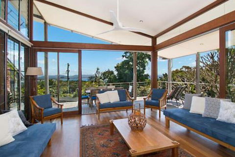 Above The Pass - Accommodation Port Macquarie 0
